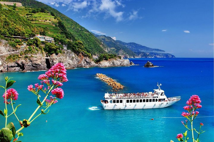 Cinque Terre Small Group Tour by Minivan from Lucca