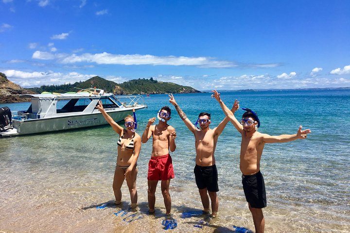 Hole in the Rock Cruise & Island Tour - with two island stopovers