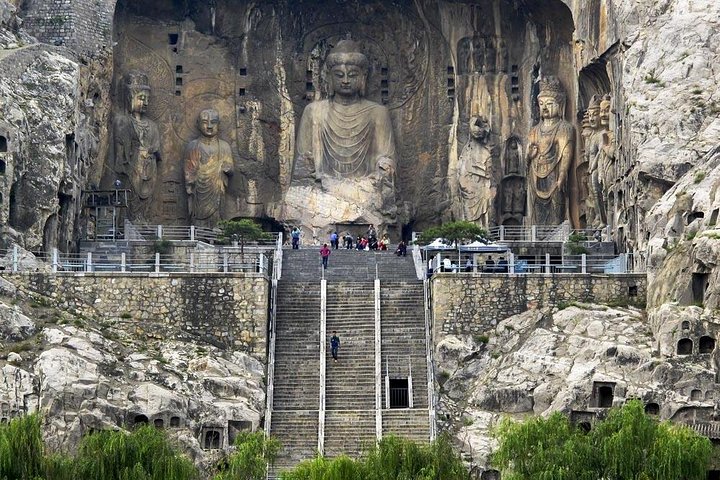 Private tour to Longmen Grottoes and Shaolin from Xi'an by train