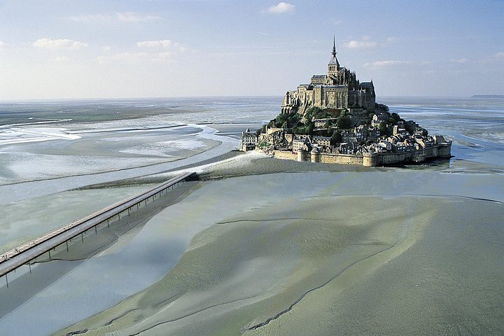 Mont Saint Michel Experience - Shuttle Service from Bayeux