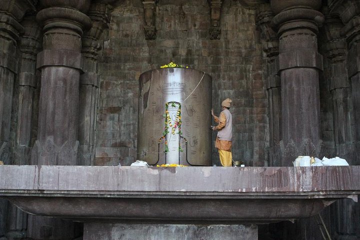 Full-Day Private Tour from Bhopal to Bhojpur and Bhimbetka