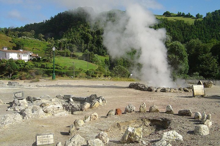 Furnas Volcano & Tea Plantation With Traditional Lunch, East Tour