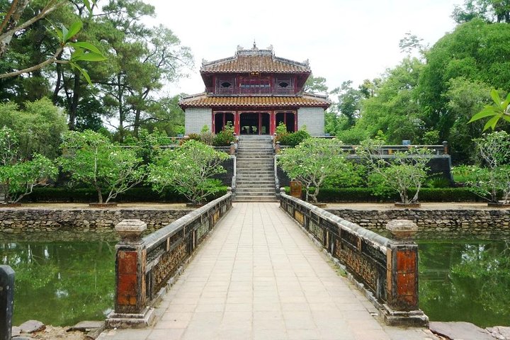 Hue Private Guided Tour: 5 Must-See Places