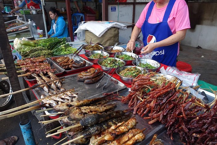 Vientiane Cuisine & Culture: The Hungry Tuk Tuk