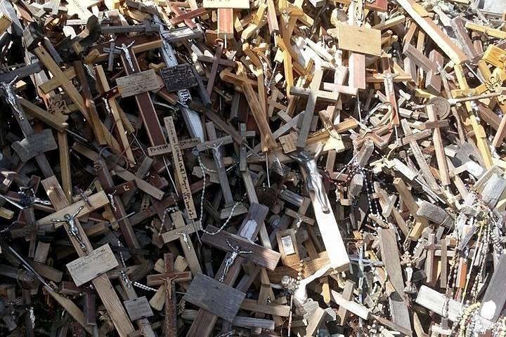 Private Trip from Vilnius to Riga: Hill of Crosses, Rundale Palace, Bauska castl