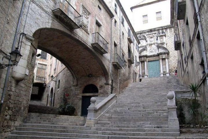Game Of Thrones Walking Tour in Girona