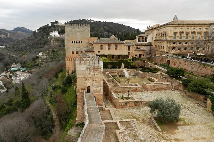 Granada Day Trip: Alhambra & Nazaries Palaces from Seville