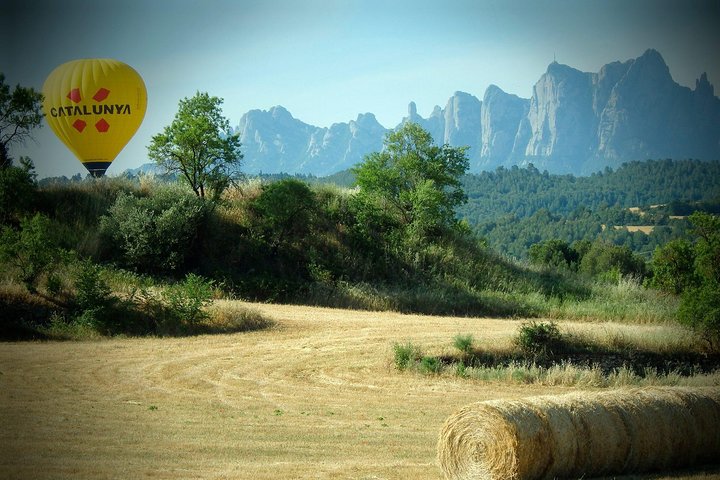 Hot air balloon Kon-Tiki Montserrat including Barcelona's pickup