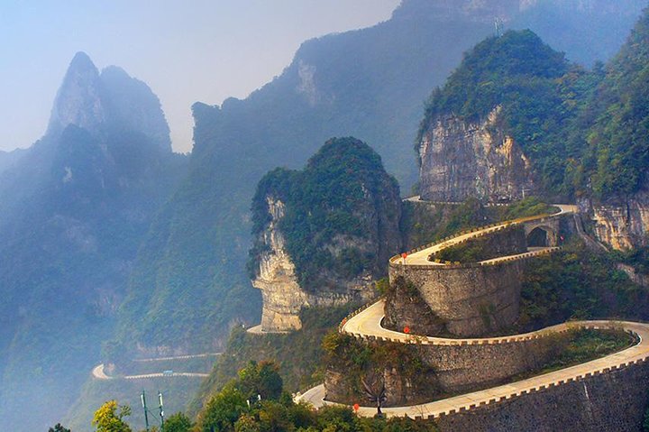 1-Day Private Tour to Mt.Tianmen & Glass Skywalk & Night Light
