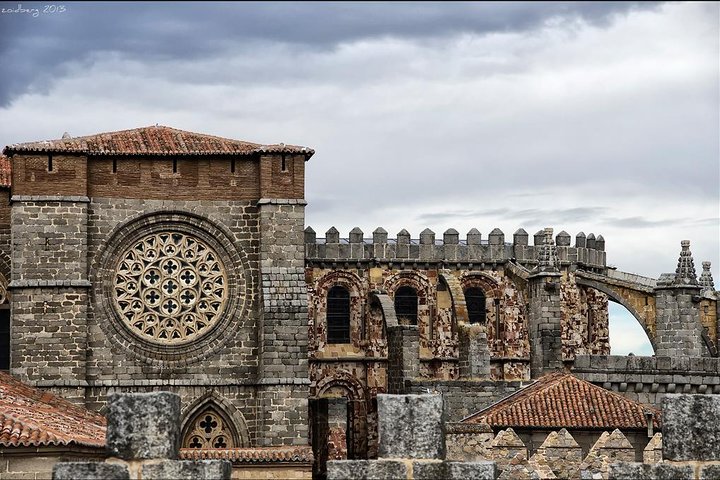 Private 3-hour Walking Tour of Avila with official tour guide