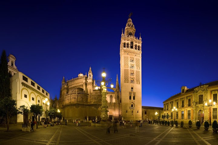 Private 8-hour tour to Seville from Cadiz with port pick up