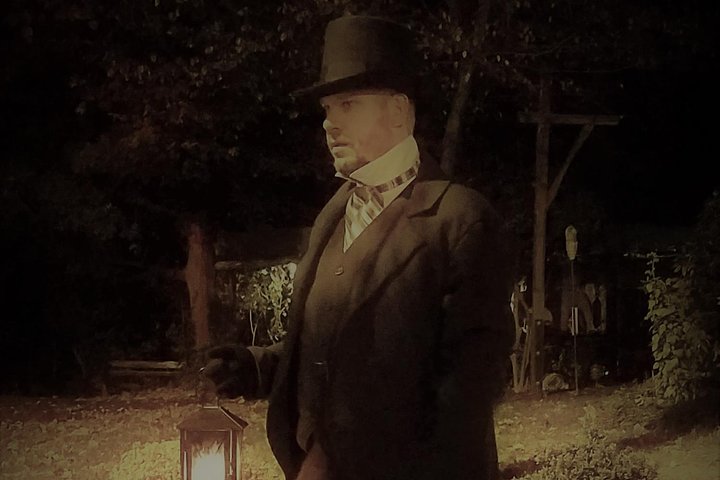 Savannah History and Haunts Candlelit Ghost Walking Tour