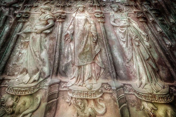 Comillas, Modernism & Gaudi with entrance tickets -small groups