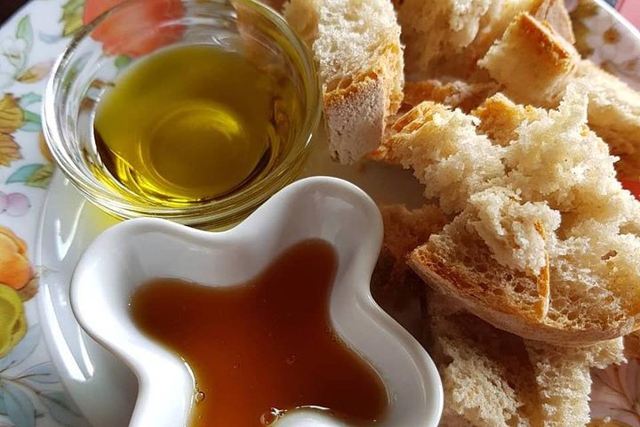 Douro Valley Premium Small-Group Tour: Wine, Lunch & Cruise