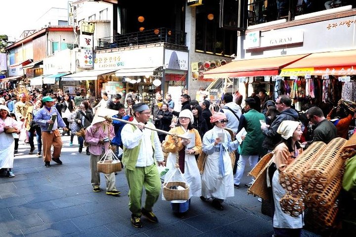 Small-Group Full-Day Royal Palace & Seoul City Tour (Pick-up)