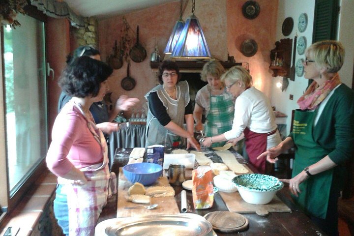 Authentic Pasta Cooking Class in Alghero Farmhouse with Wine