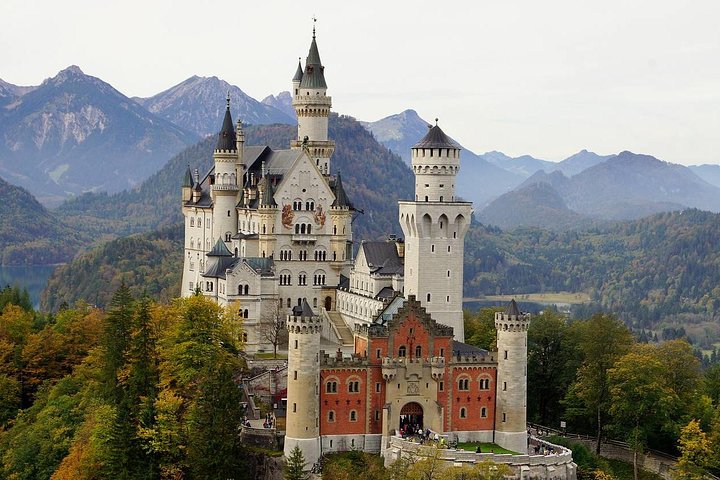 Half Day Tour from Garmisch-P to Neuschwanstein Castle