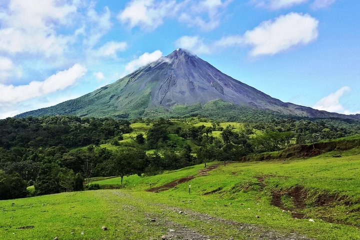 Arenal Volcano Full-Day Combo Tour with Lunch and Dinner