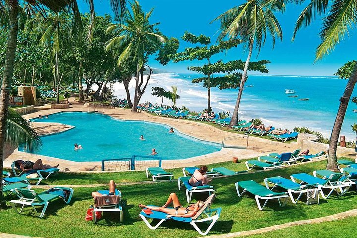 15 Days Spectacular Kenya & Tanzania Safari with Zanzibar Beach