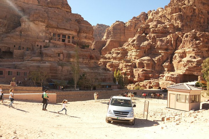 Private Transfer From Petra to Amman or Airport With Optional