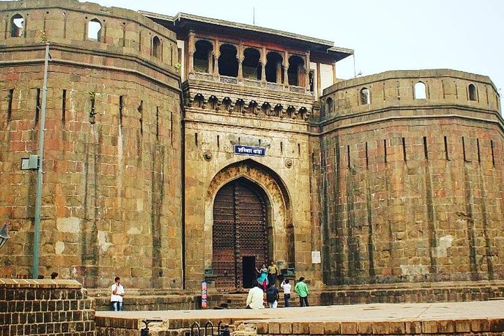 Guided Highlights of Pune Car Tour with a local (4 Hrs Sightseeing in AC Car)
