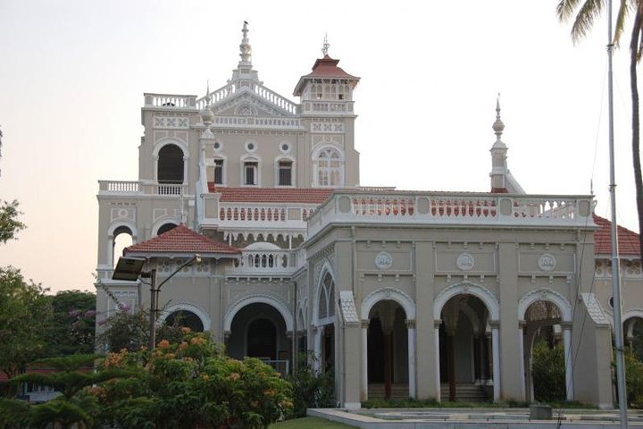 Guided Highlights of Pune Car Tour with a local (4 Hrs Sightseeing in AC Car)