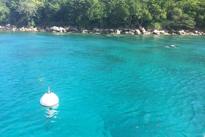 Full-Day Sailing and Snorkeling Excursion to Les Saintes