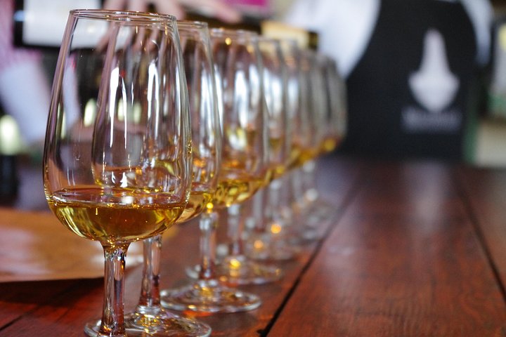 PREMIUM WINE tasting = Waiheke Island Wine Tours MAX 11 clients !