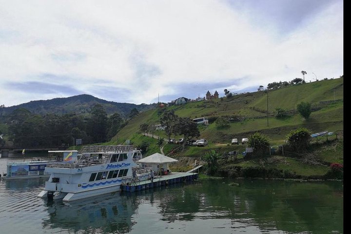 Guatapé Tour: Piedra del Peñol with Boat Tour, Breakfast, Lunch