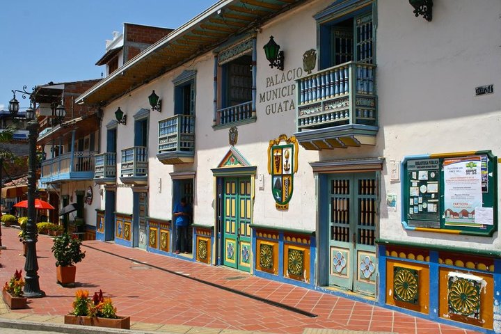 Guatapé Tour: Piedra del Peñol with Boat Tour, Breakfast, Lunch
