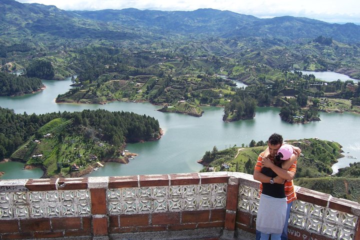 Guatapé Tour: Piedra del Peñol with Boat Tour, Breakfast, Lunch