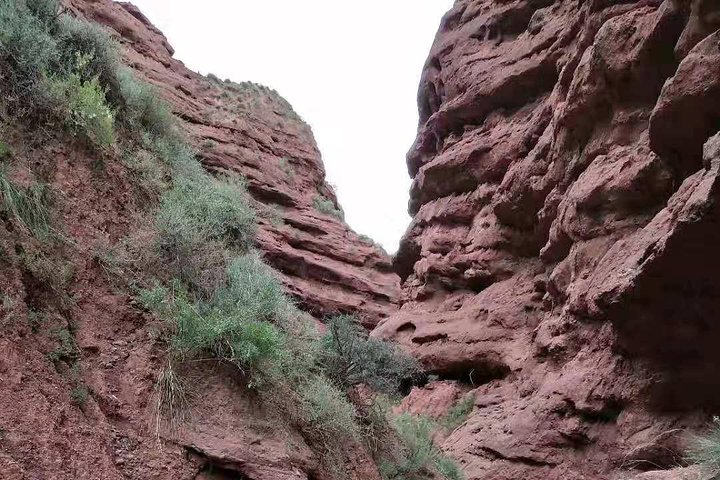 Private Hiking Tour: Pingshanhu Grand Canyon and Zhangye Danxia Geopark From Zhangye