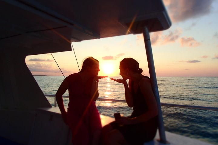 2 Hour Champagne Sunset Cruise from Grace Bay, Providenciales (Adult Only)