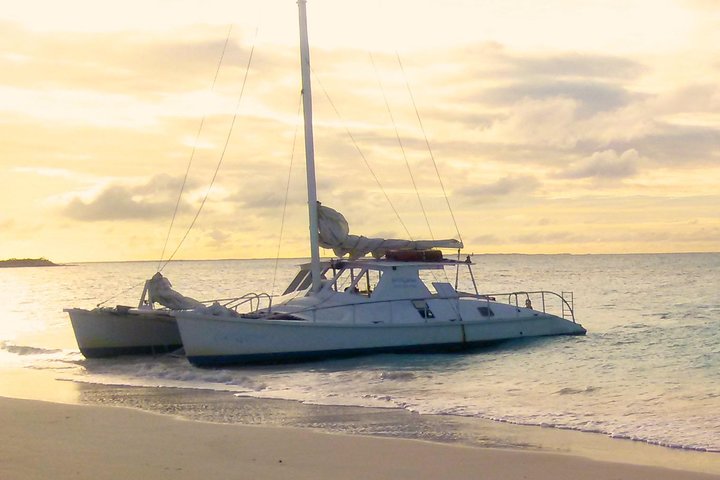 2 Hour Champagne Sunset Cruise from Grace Bay, Providenciales (Adult Only)