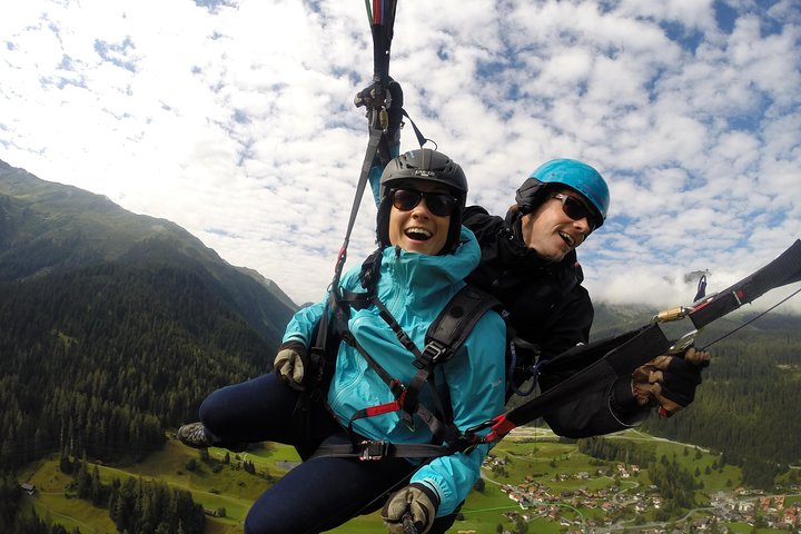 Davos Absolutely Free Flying Paragliding Tandem Flight 1'000 Meters High