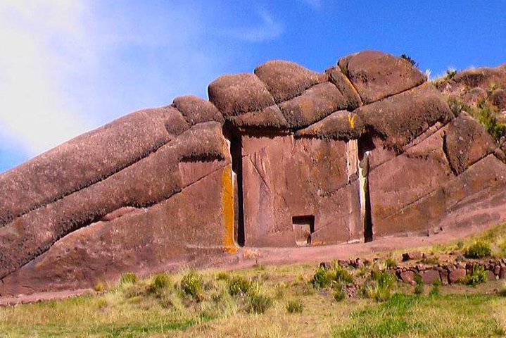 Sacred Aramu Muru & Chucuito Day Tour with Lake Titicaca Views