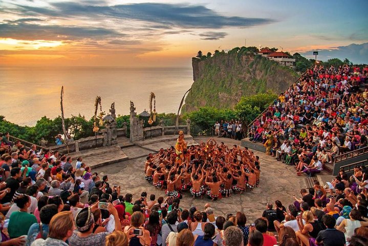 Private Uluwatu Sunset Tour with Kecak Dance and Dinner