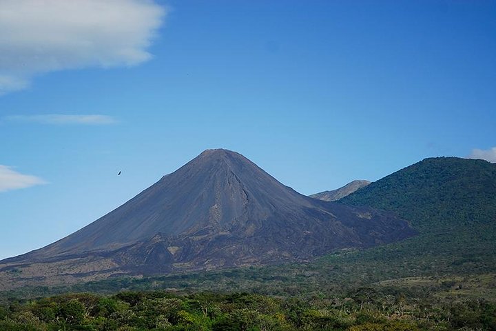 Private hike to active Izalco and Cerro Verde volcanoes. 2 volcanoes in one day!