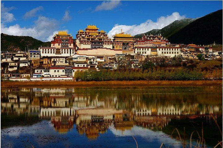 Private Day Trip of Shangri-La with Tibetan family visit