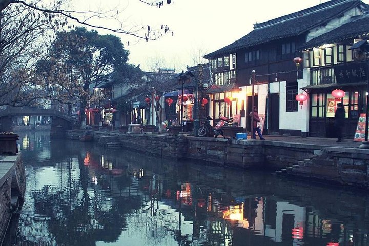 Shanghai Private Tour: Zhujiajiao Water Town and Boat Ride
