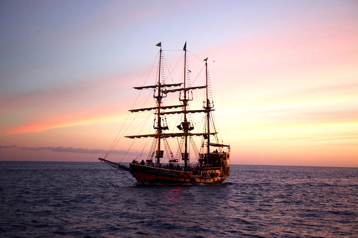 Pirate Ship Sunset Dinner and Show in Los Cabos