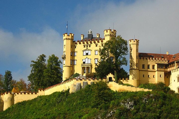 Neuschwanstein Ticket and City Bike from Fuessen