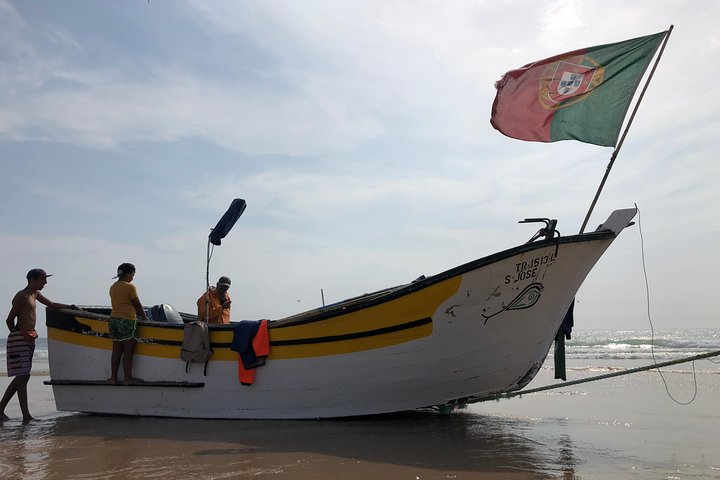 South of Lisbon Private Tour - Cacilhas - Almada - Costa da Caparica