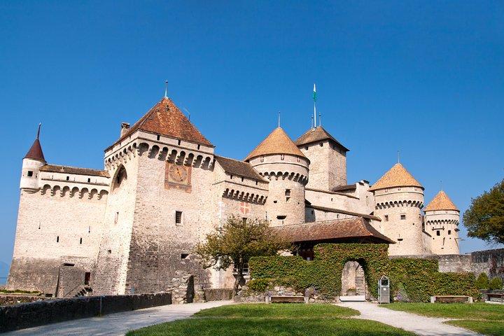 Chillon Castle & Chaplin's world Tour with cruise from Lausanne