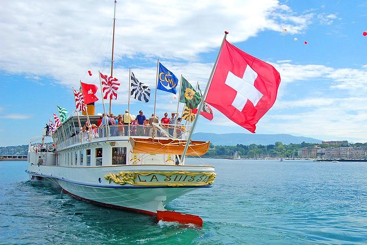 Chillon Castle & Chaplin's world Tour with cruise from Lausanne