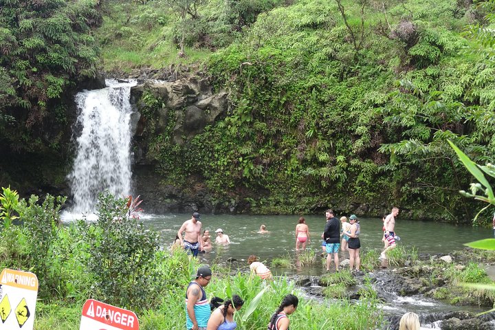 Maui: Famous Road to Hana Waterfalls and Lunch by Mercedes Van