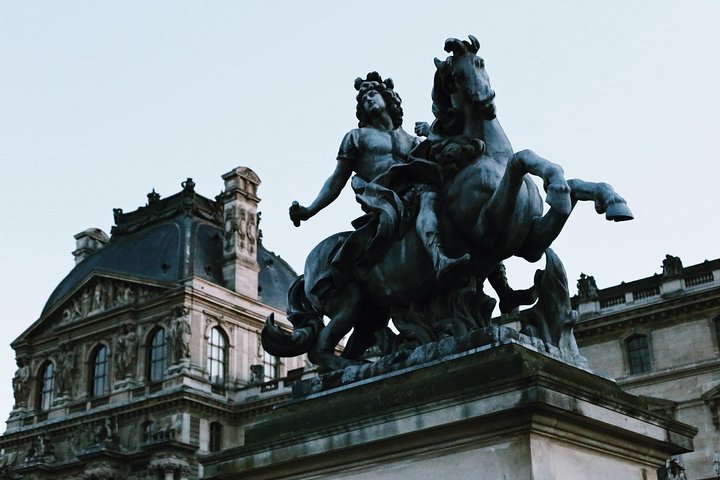 Louvre Museum Premium Guided Tour 6 GUESTS MAX Entry Included