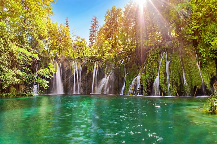 Plitvice Lakes National Park Guided Day Tour from Split