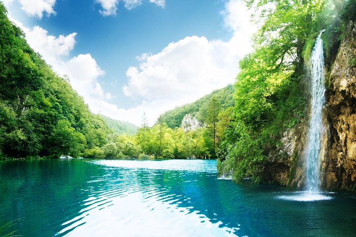 Plitvice Lakes National Park Guided Day Tour from Split