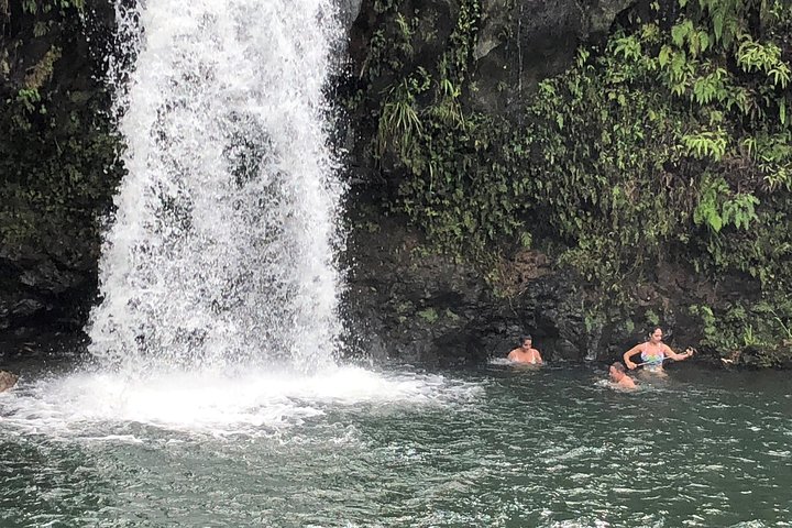 Small-Group Road to Hana Adventure Tour with Pickup & Lunch